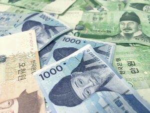 一人暮らしでの貯金は月いくらが理想？相談してみよう！