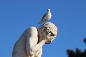 一人暮らしで片付かないときに出費が増える理由は？